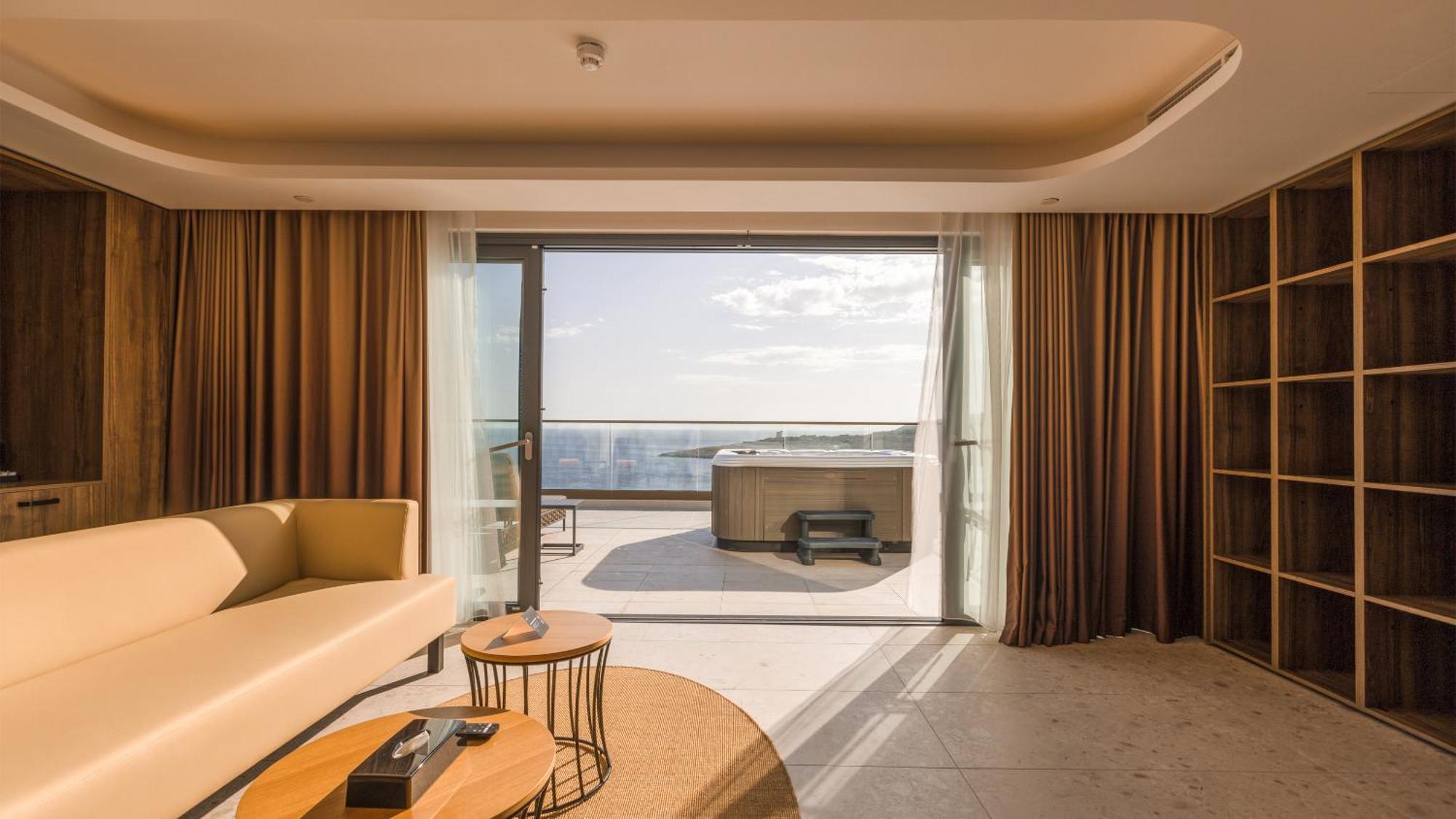 Suite Deluxe con Vista Mare e Vasca Idromassaggio